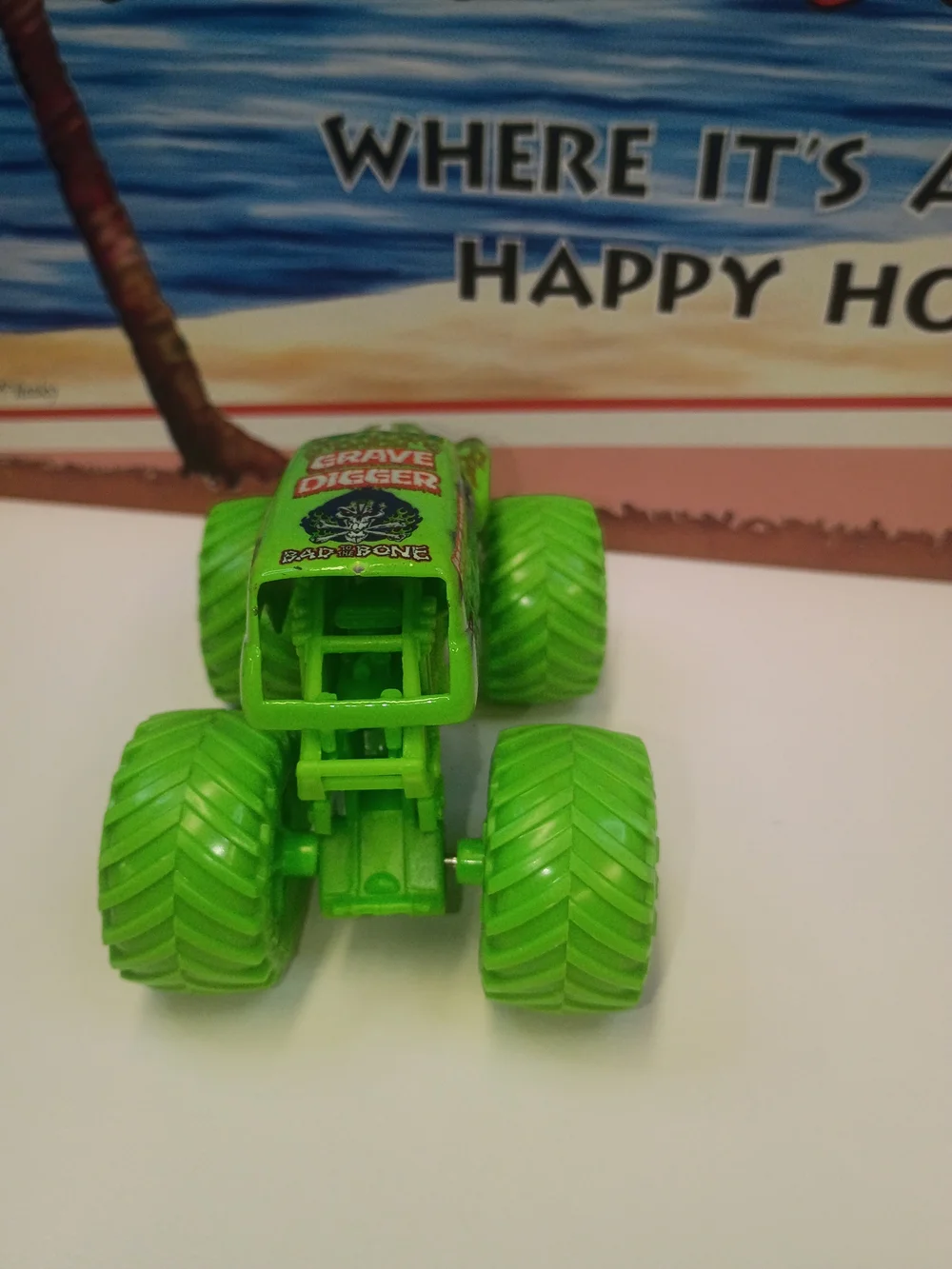 Monster Jam Grave Digger 1:64 Scale Green Body Green Tires
